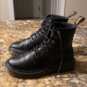 Women’s 1460 Smooth Leather Lace Up Dr. Martens
